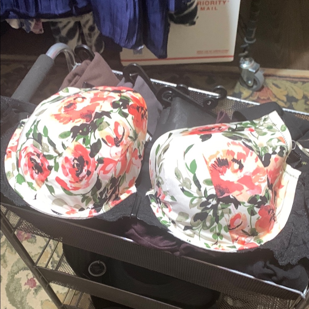 40B Torrid Curve front hook floral print Bra